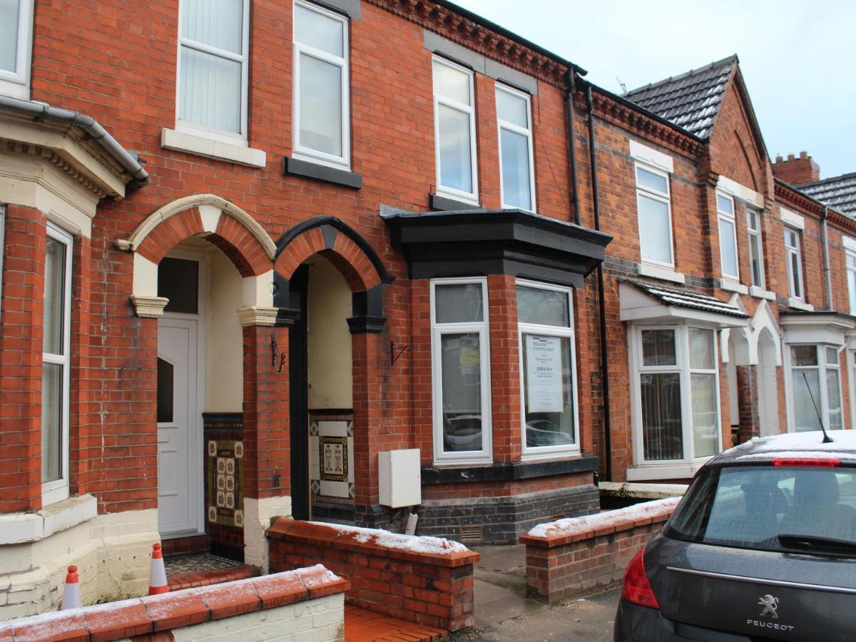 Townhouse Plus @ 282 Walthall Street Crewe Exterior photo